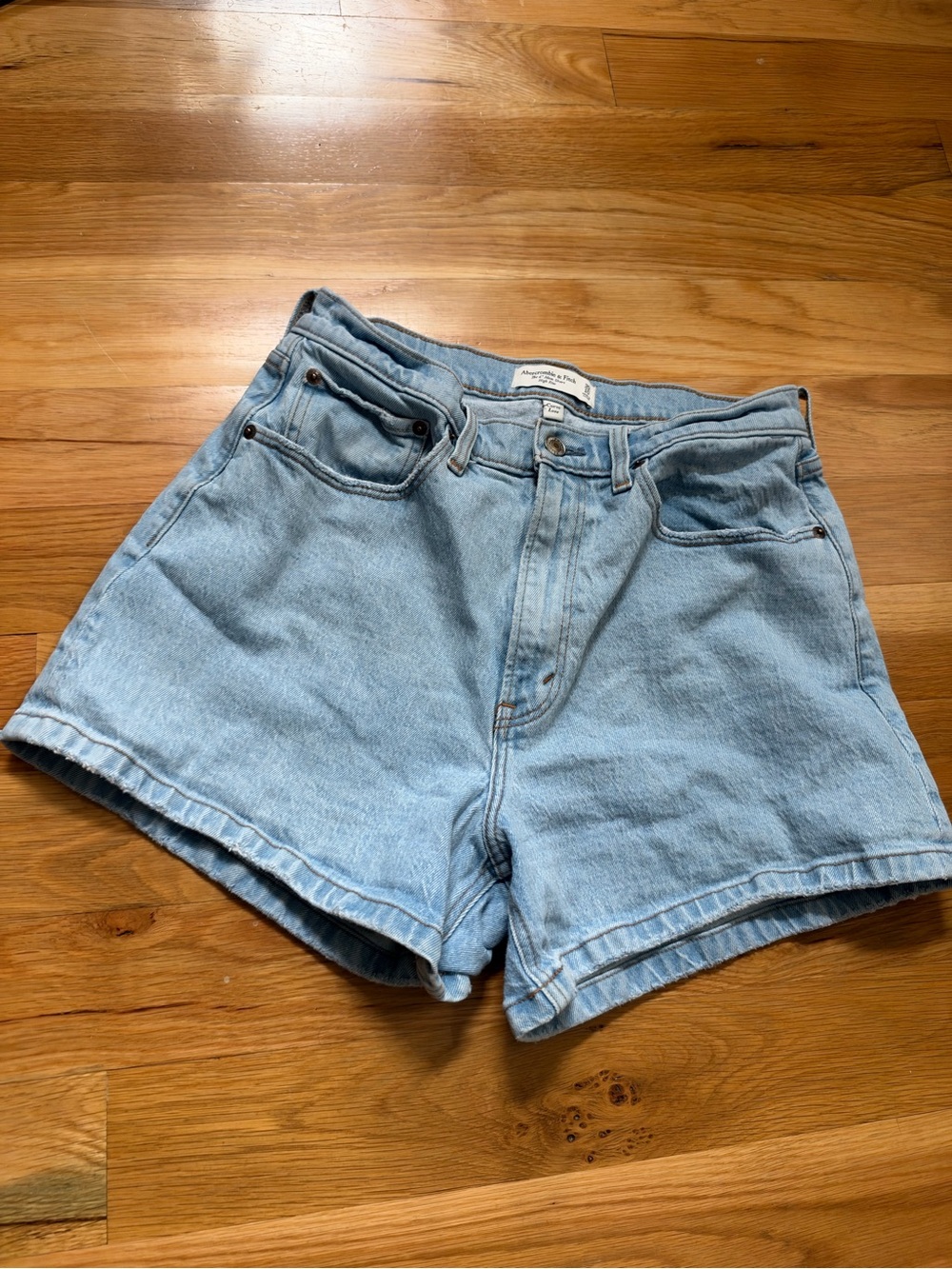Abercrombie & Fitch Curve Love the 4" Mom Short High Rise